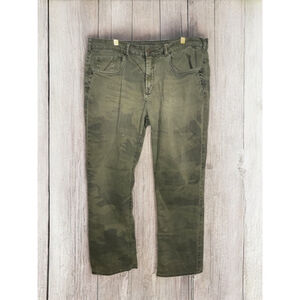 Men's 38x32 Buffalo David Bitton Jeans Green Camo Distressed straight leg